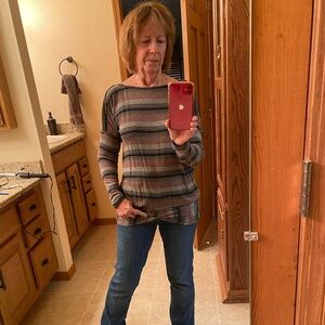 10/10$ Bundle 10 (4-5$) items for 10$. Striped Women's Top Black, Gray, & Pink 1